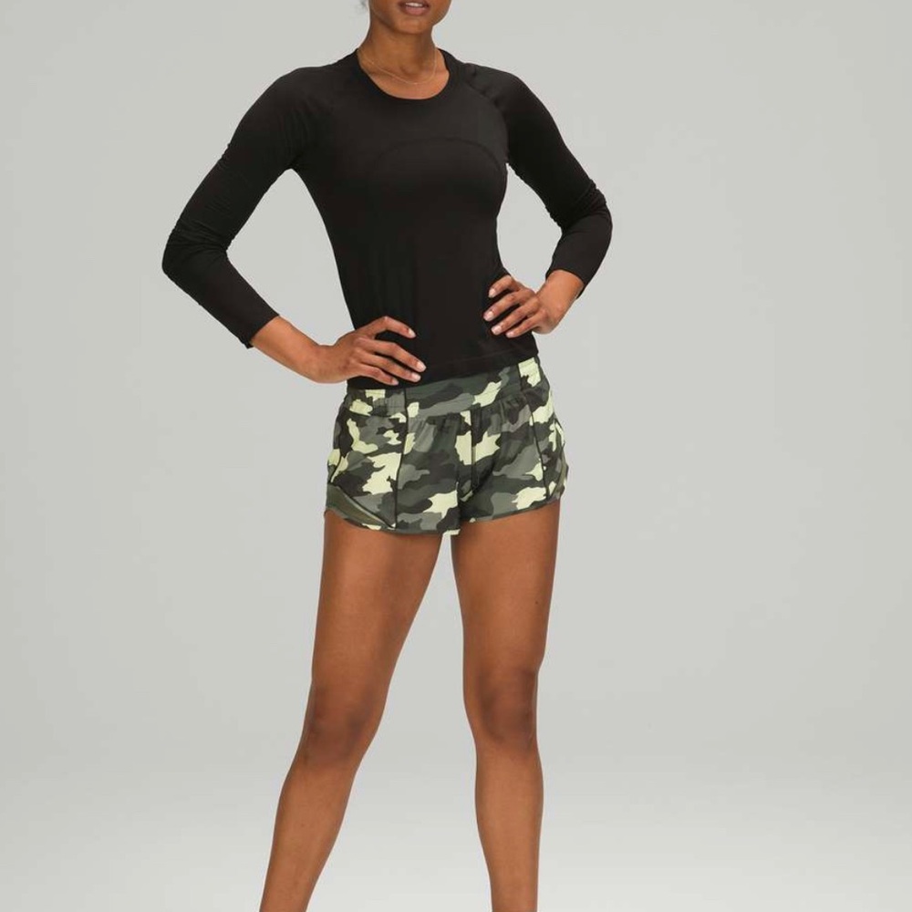 Lululemon low rise 2.5 inch shorts